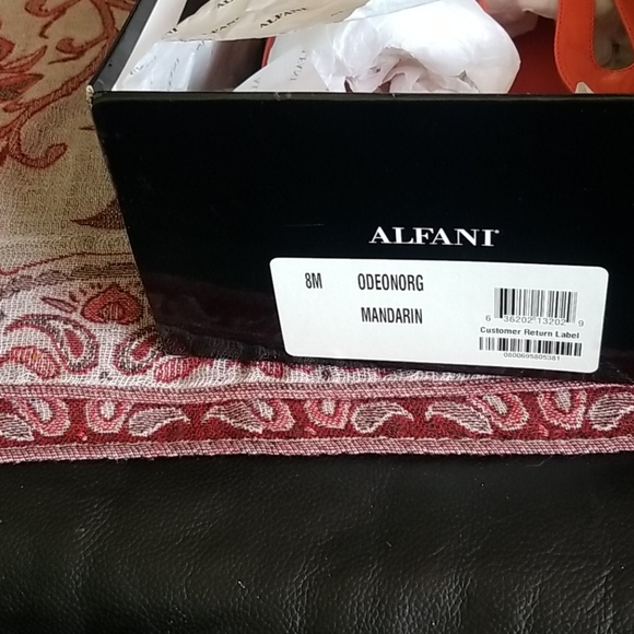 New Alfani Thong Sandals - Picture 5 of 5